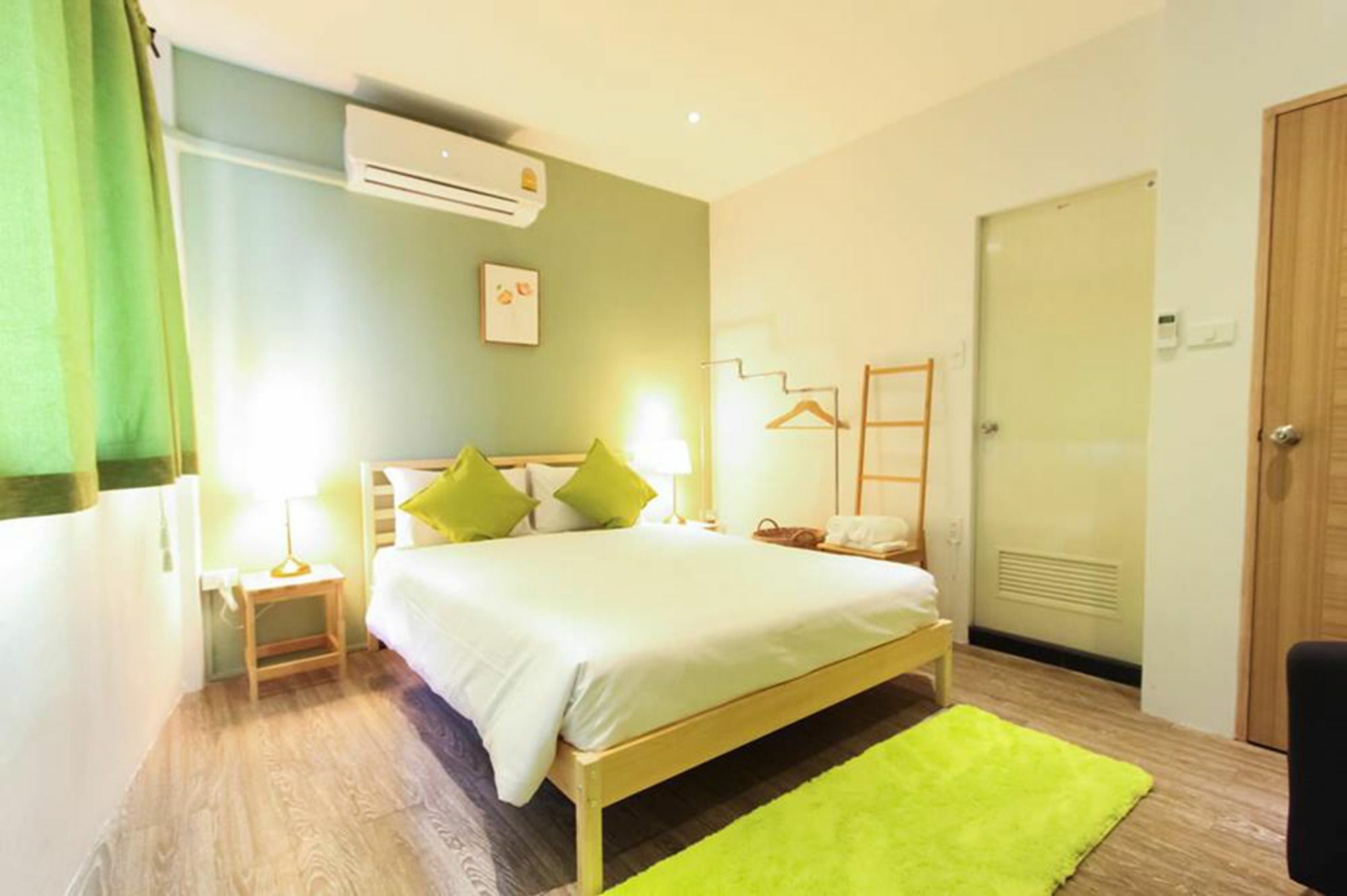 Folk Poshtel Silom Bed & Breakfast Банкок Екстериор снимка