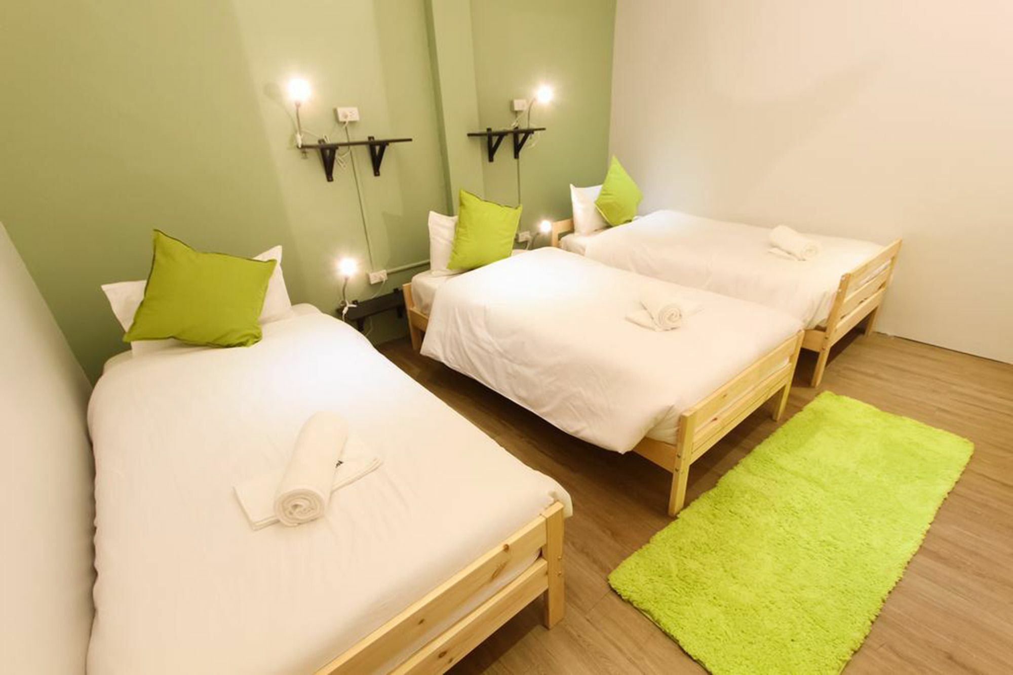 Folk Poshtel Silom Bed & Breakfast Банкок Екстериор снимка