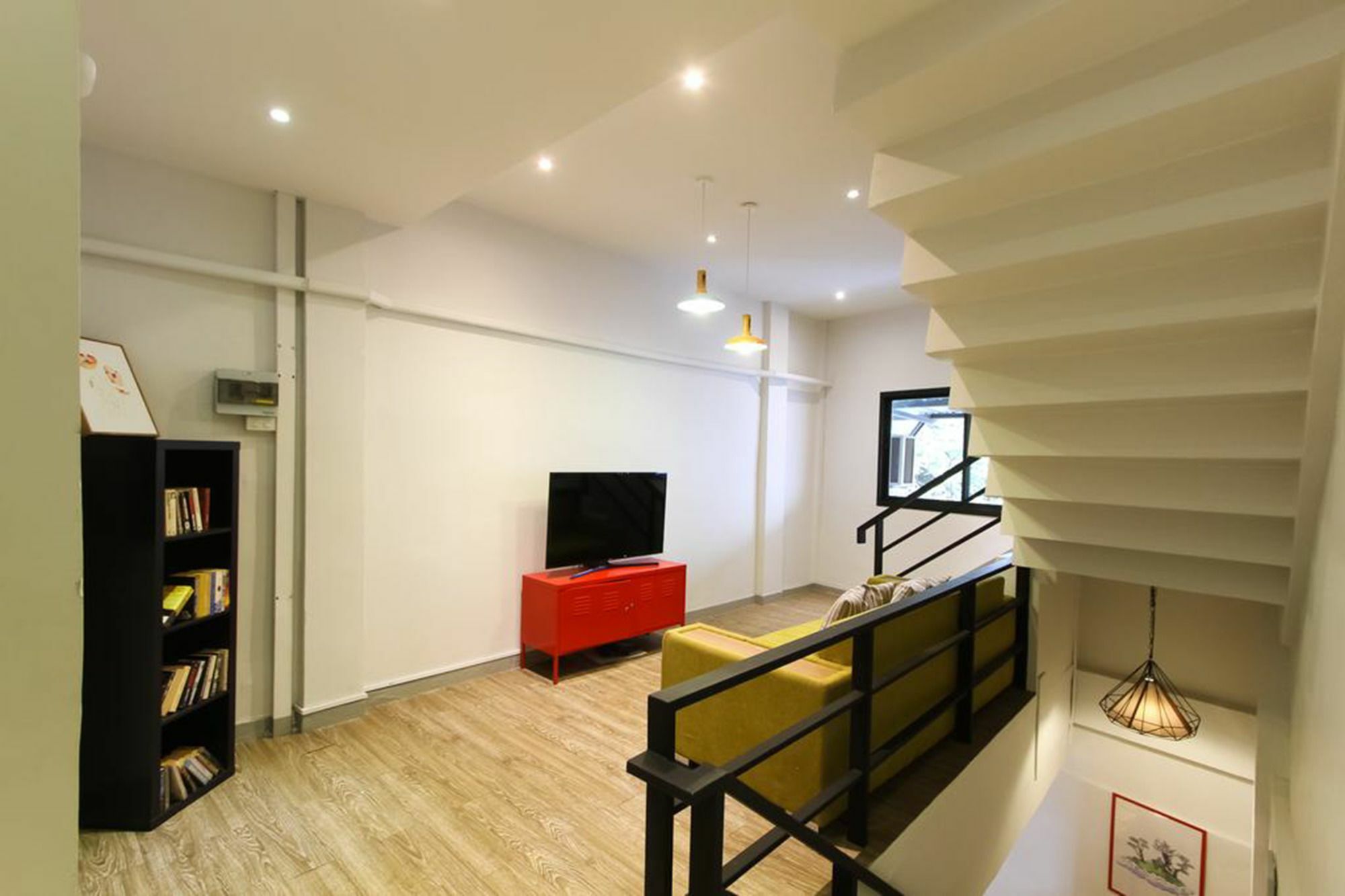 Folk Poshtel Silom Bed & Breakfast Банкок Екстериор снимка