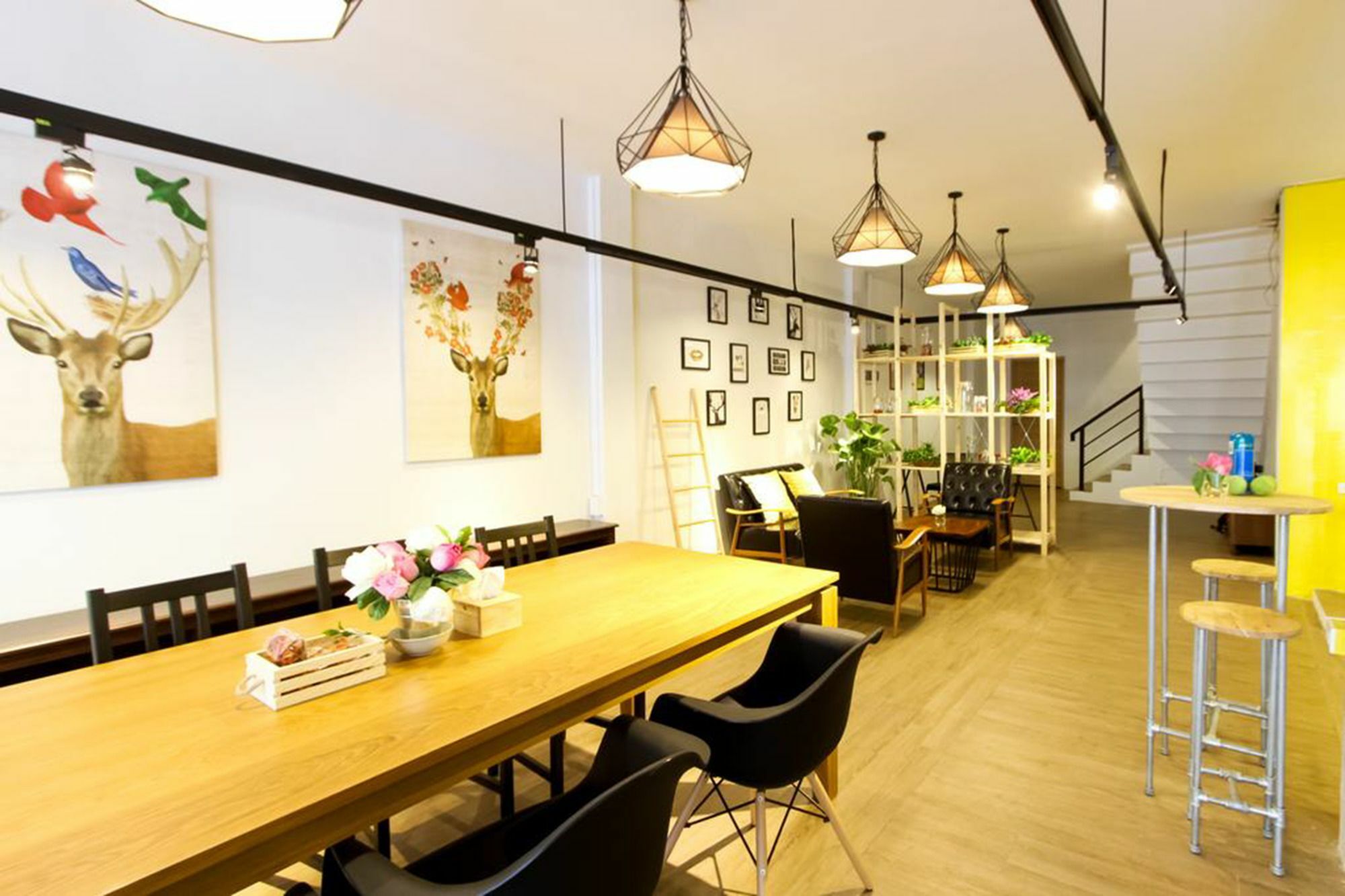 Folk Poshtel Silom Bed & Breakfast Банкок Екстериор снимка