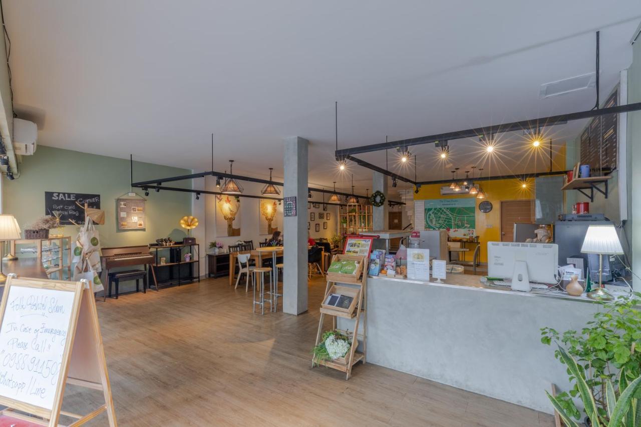 Folk Poshtel Silom Bed & Breakfast Банкок Екстериор снимка