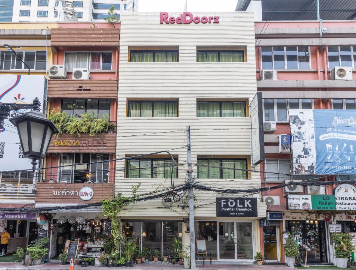 Folk Poshtel Silom Bed & Breakfast Банкок Екстериор снимка