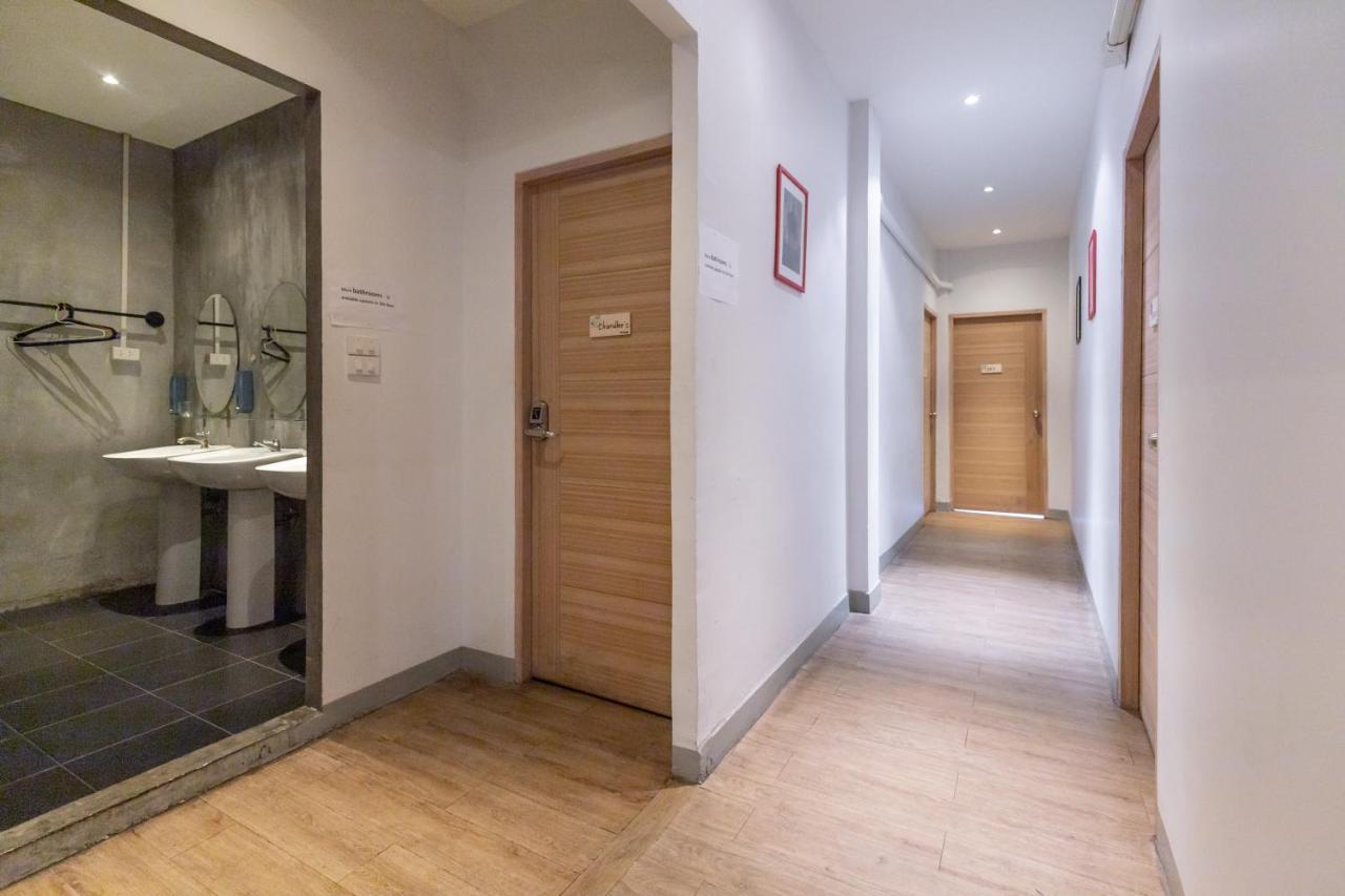 Folk Poshtel Silom Bed & Breakfast Банкок Екстериор снимка