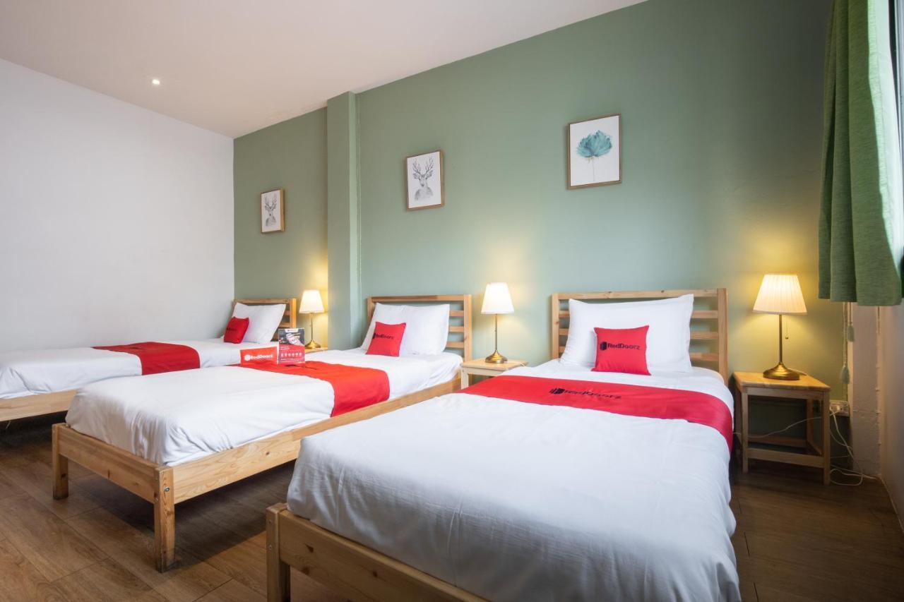 Folk Poshtel Silom Bed & Breakfast Банкок Стая снимка