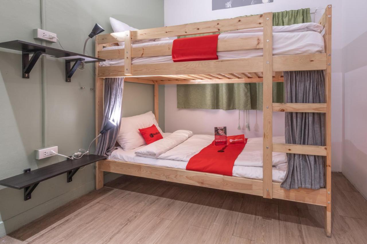 Folk Poshtel Silom Bed & Breakfast Банкок Стая снимка