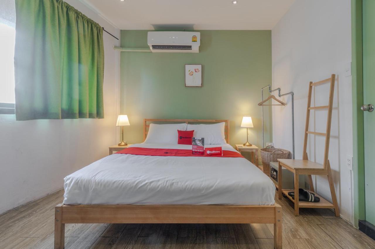 Folk Poshtel Silom Bed & Breakfast Банкок Стая снимка