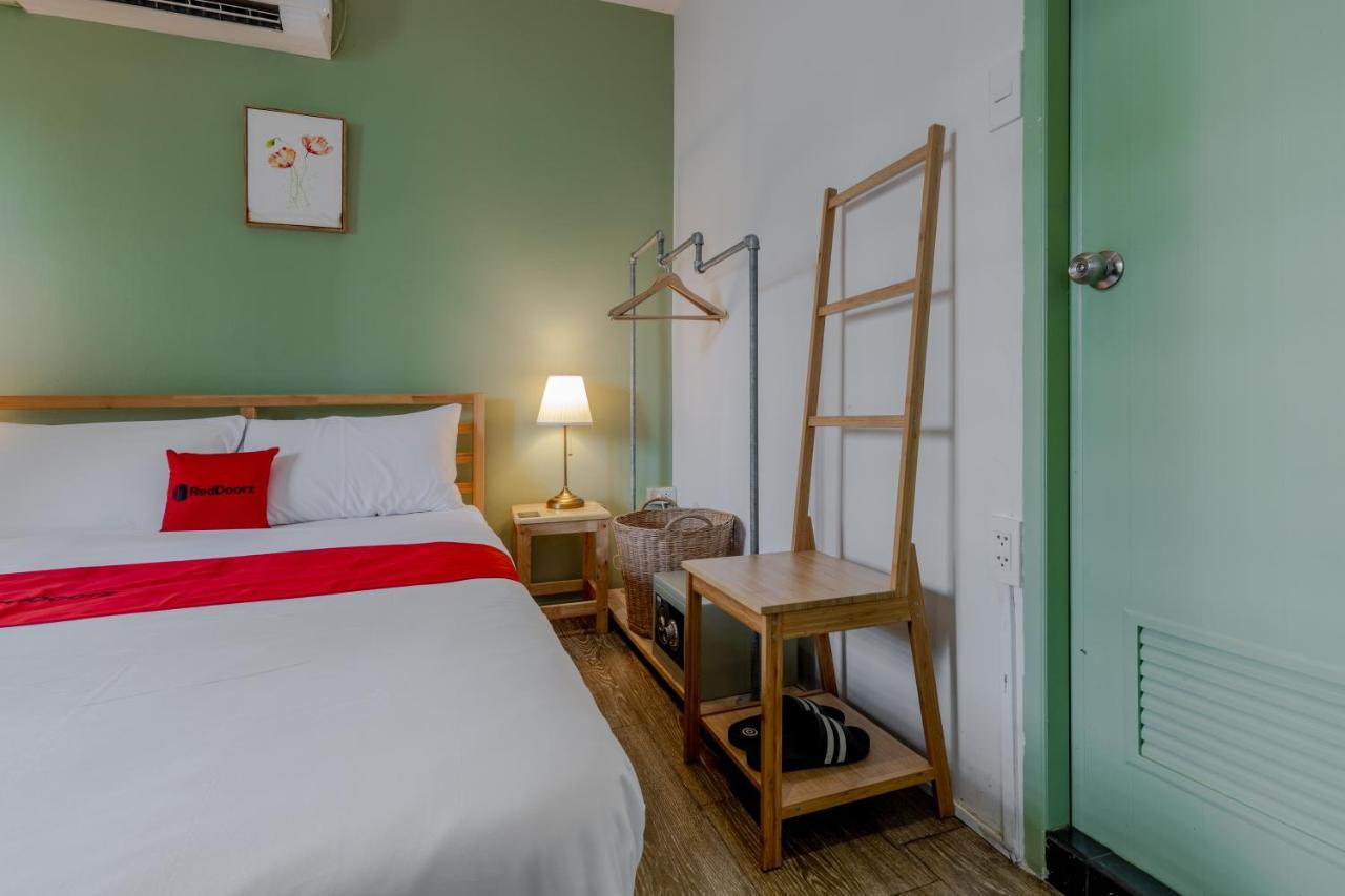 Folk Poshtel Silom Bed & Breakfast Банкок Стая снимка