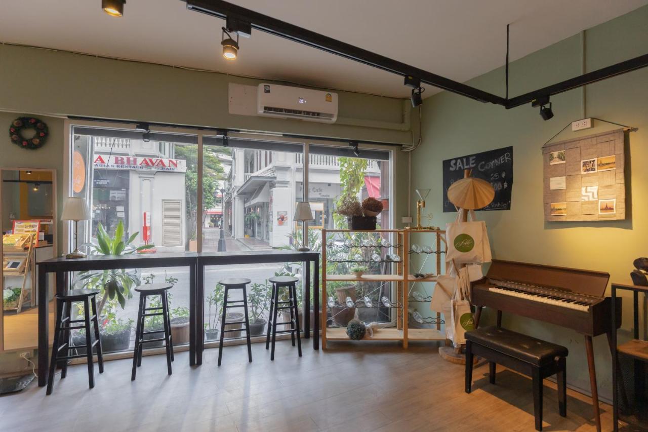 Folk Poshtel Silom Bed & Breakfast Банкок Екстериор снимка
